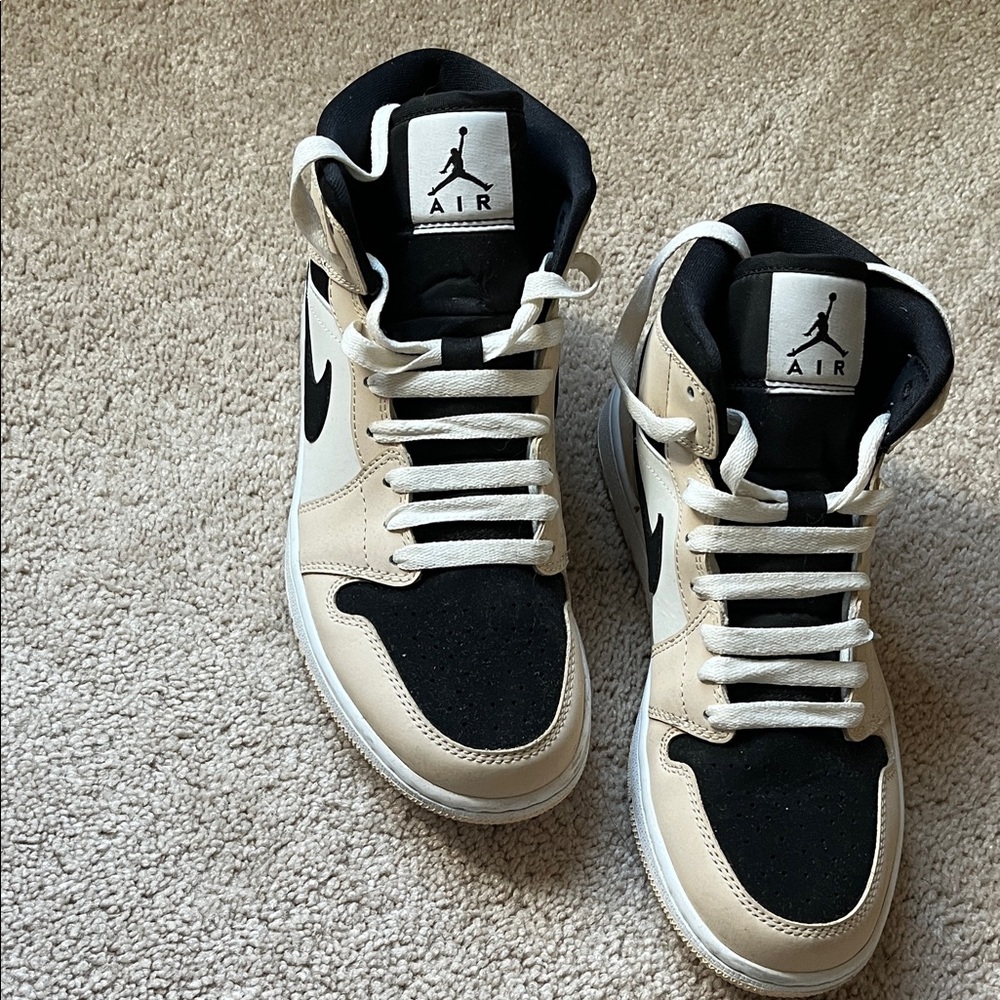 Nike Black and Cream Women's Sneakers